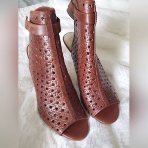 Vince Camuto brown leather sandal